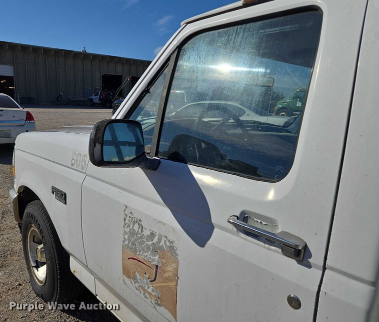 image for item EU5122 1994 Ford F150 pickup truck