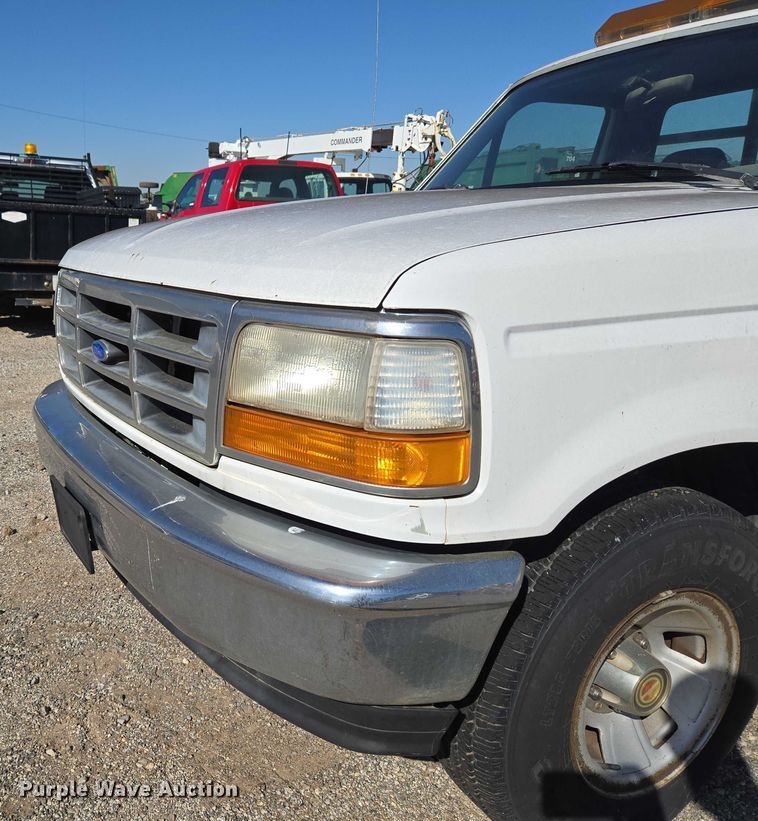 image for item EU5122 1994 Ford F150 pickup truck