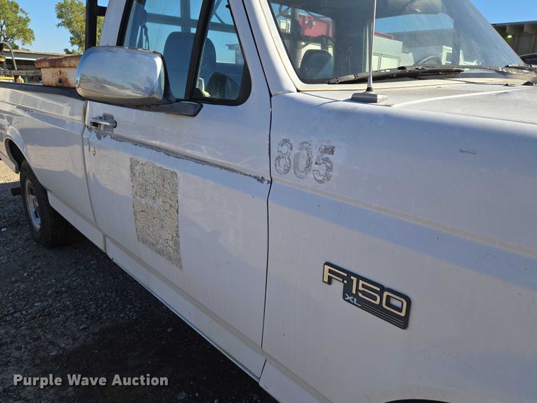 image for item EU5122 1994 Ford F150 pickup truck