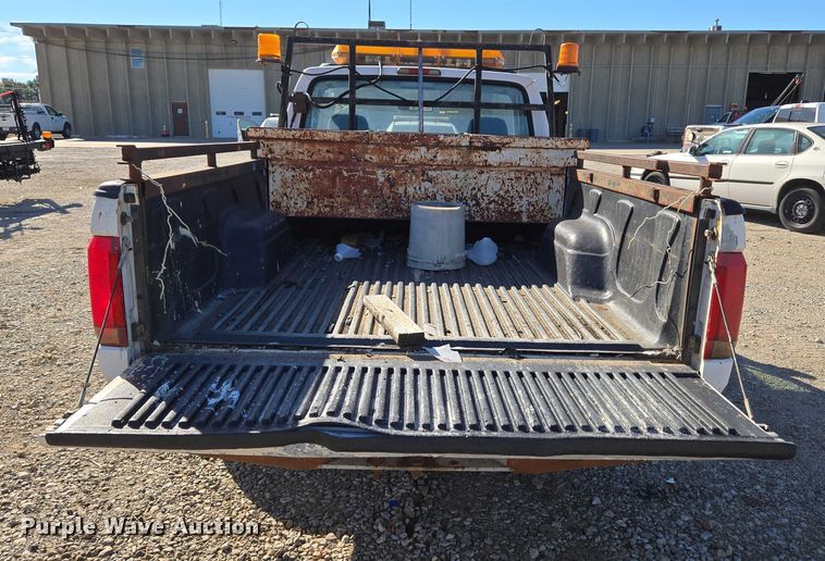 image for item EU5122 1994 Ford F150 pickup truck