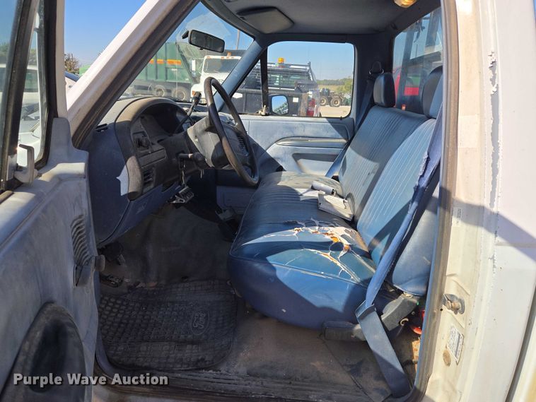 image for item EU5122 1994 Ford F150 pickup truck