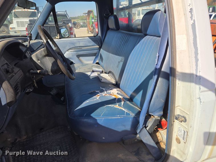 image for item EU5122 1994 Ford F150 pickup truck