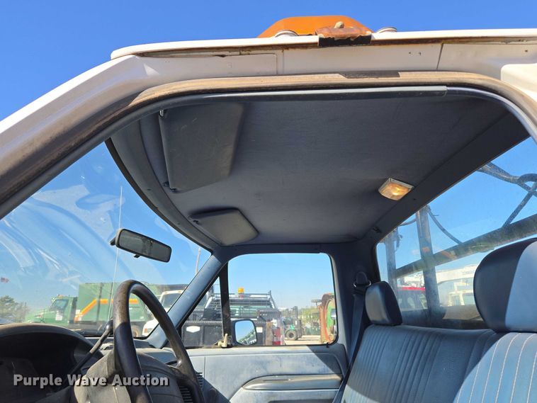 image for item EU5122 1994 Ford F150 pickup truck