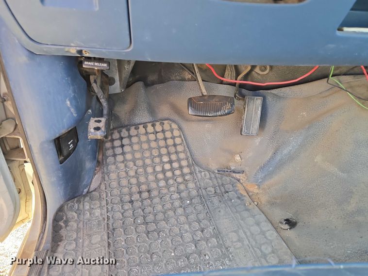 image for item EU5122 1994 Ford F150 pickup truck