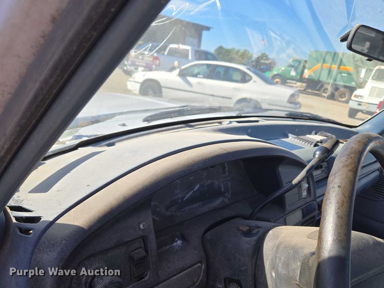 image for item EU5122 1994 Ford F150 pickup truck