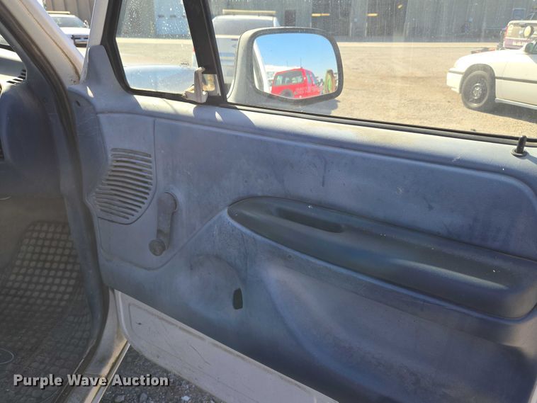 image for item EU5122 1994 Ford F150 pickup truck