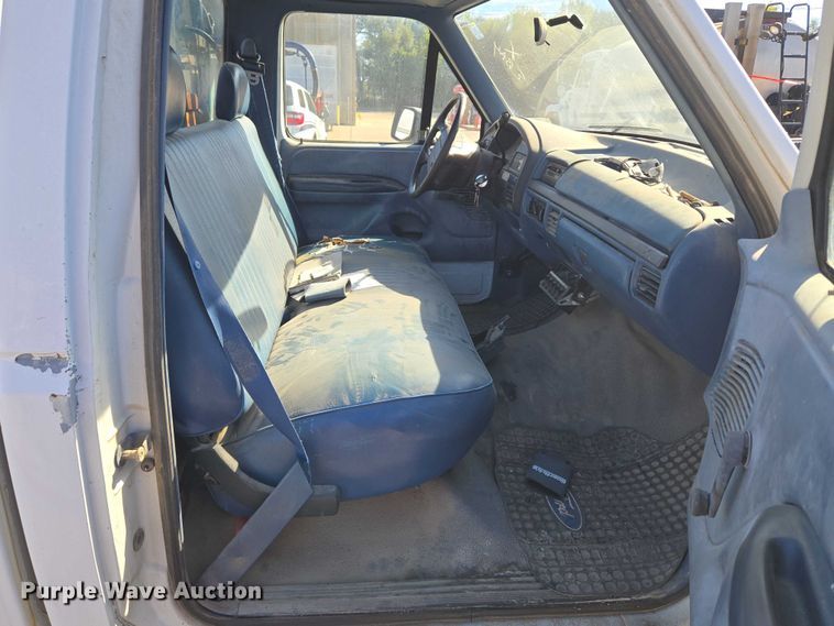 image for item EU5122 1994 Ford F150 pickup truck