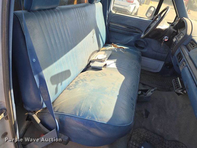 image for item EU5122 1994 Ford F150 pickup truck