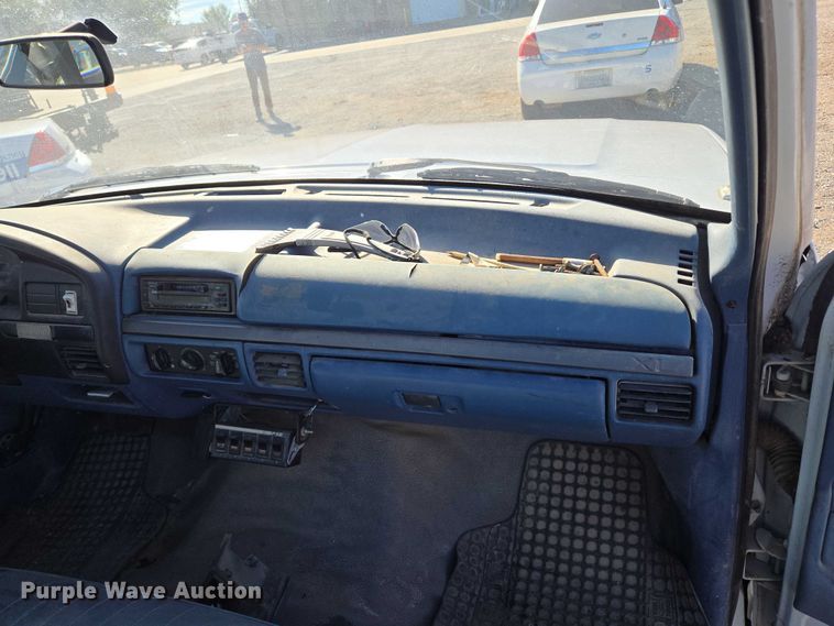 image for item EU5122 1994 Ford F150 pickup truck