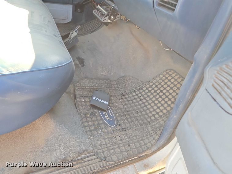 image for item EU5122 1994 Ford F150 pickup truck