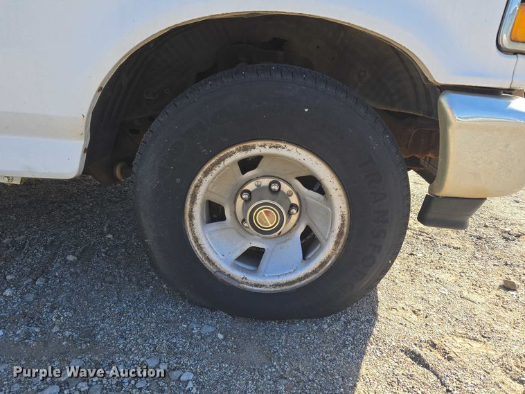 image for item EU5122 1994 Ford F150 pickup truck