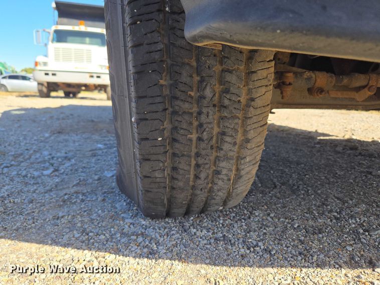 image for item EU5122 1994 Ford F150 pickup truck