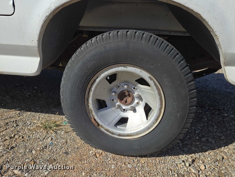 image for item EU5122 1994 Ford F150 pickup truck