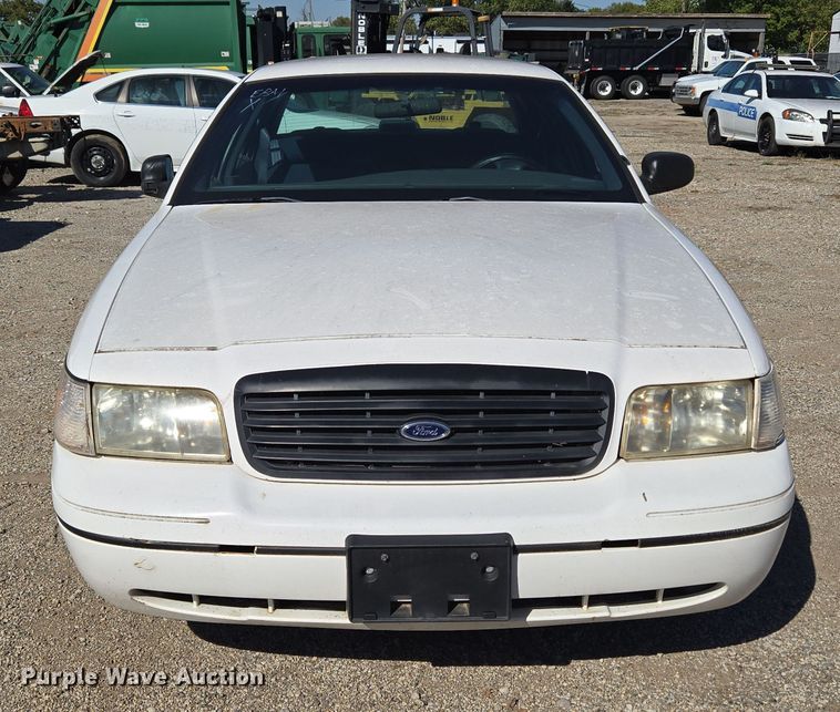 image for item EU5123 2000 Ford Crown Victoria Police Interceptor 