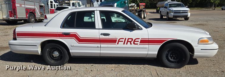 image for item EU5123 2000 Ford Crown Victoria Police Interceptor 