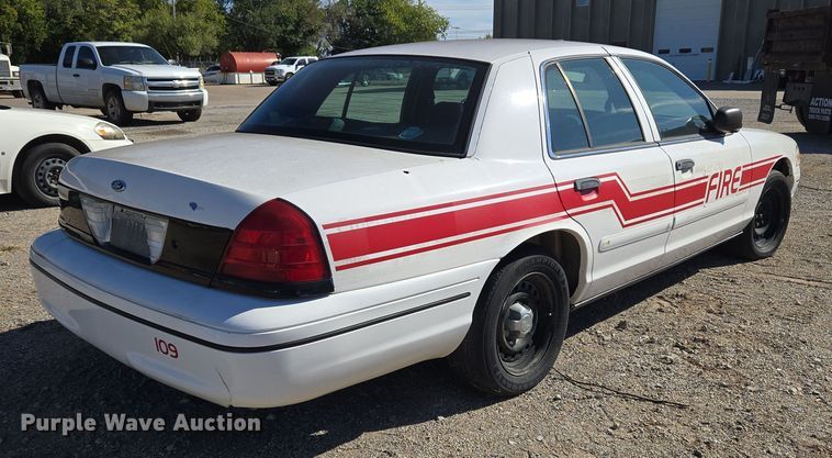 image for item EU5123 2000 Ford Crown Victoria Police Interceptor 