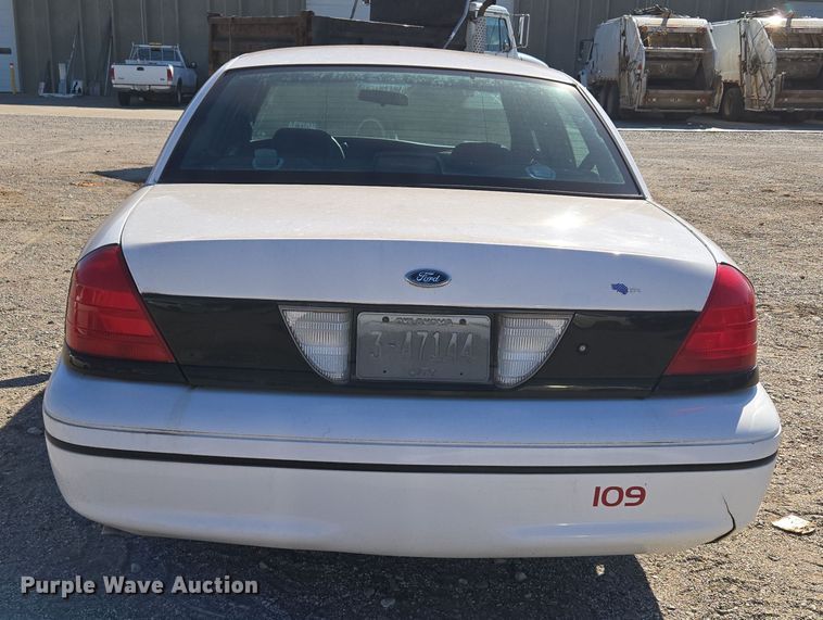 image for item EU5123 2000 Ford Crown Victoria Police Interceptor 