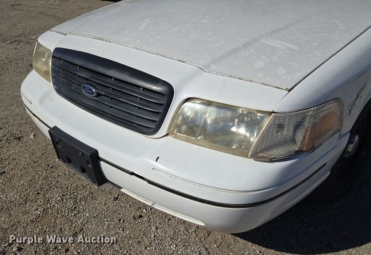 image for item EU5123 2000 Ford Crown Victoria Police Interceptor 