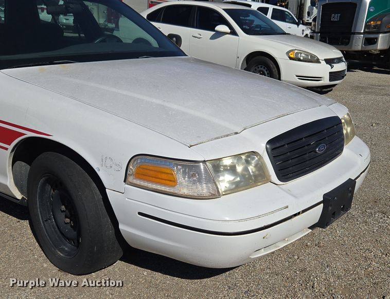 image for item EU5123 2000 Ford Crown Victoria Police Interceptor 