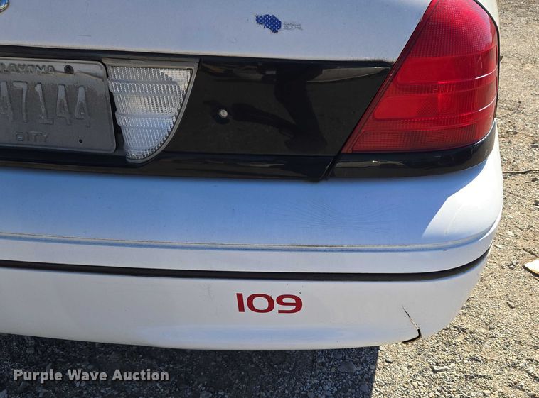 image for item EU5123 2000 Ford Crown Victoria Police Interceptor 