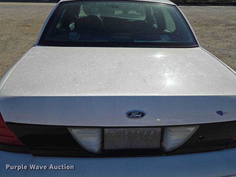 image for item EU5123 2000 Ford Crown Victoria Police Interceptor 