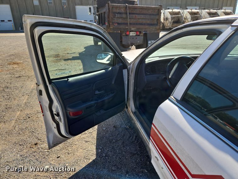 image for item EU5123 2000 Ford Crown Victoria Police Interceptor 