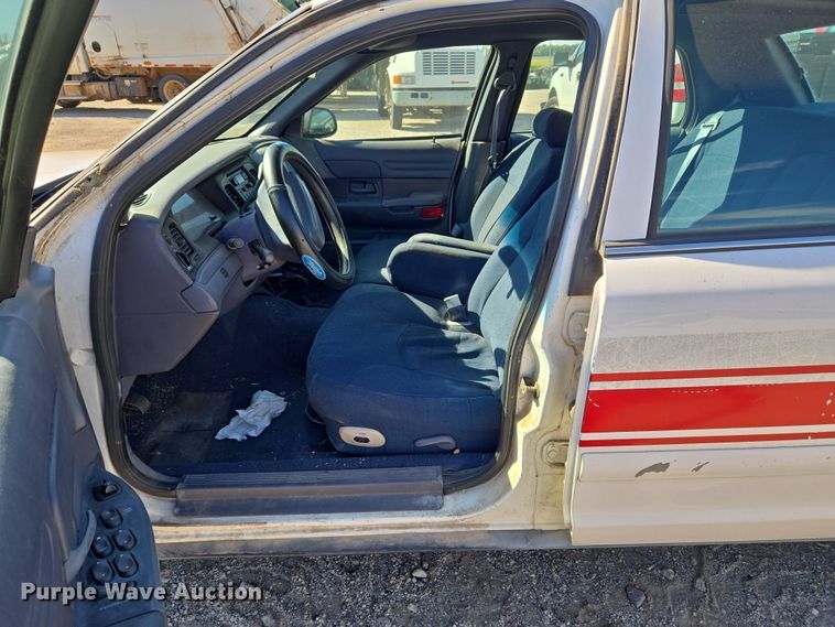 image for item EU5123 2000 Ford Crown Victoria Police Interceptor 