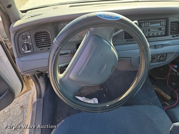 image for item EU5123 2000 Ford Crown Victoria Police Interceptor 