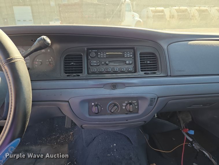 image for item EU5123 2000 Ford Crown Victoria Police Interceptor 