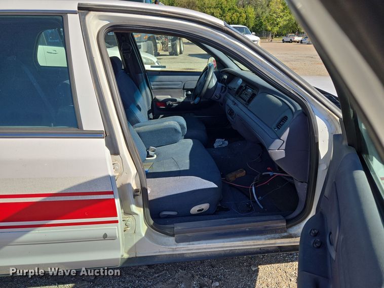 image for item EU5123 2000 Ford Crown Victoria Police Interceptor 