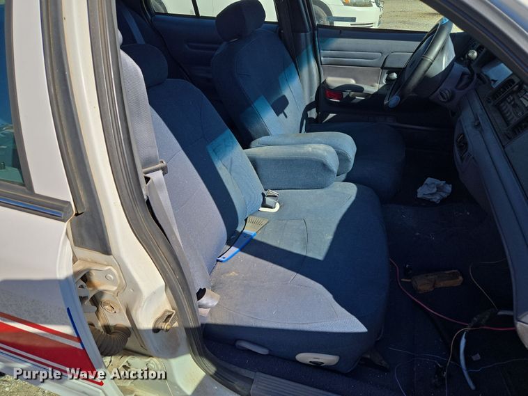 image for item EU5123 2000 Ford Crown Victoria Police Interceptor 