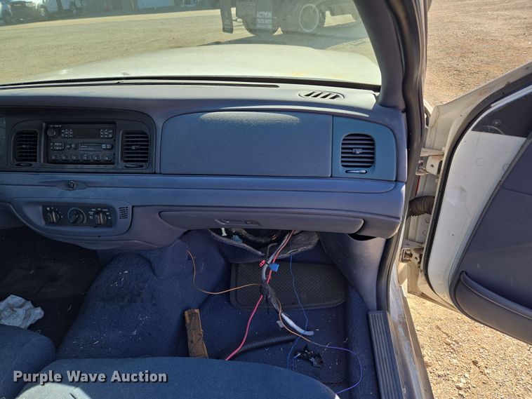 image for item EU5123 2000 Ford Crown Victoria Police Interceptor 