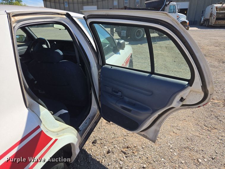 image for item EU5123 2000 Ford Crown Victoria Police Interceptor 