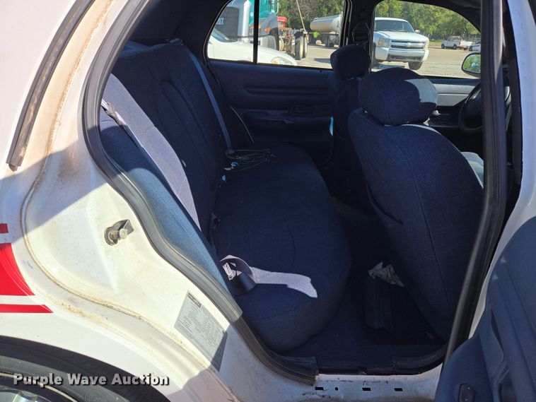 image for item EU5123 2000 Ford Crown Victoria Police Interceptor 