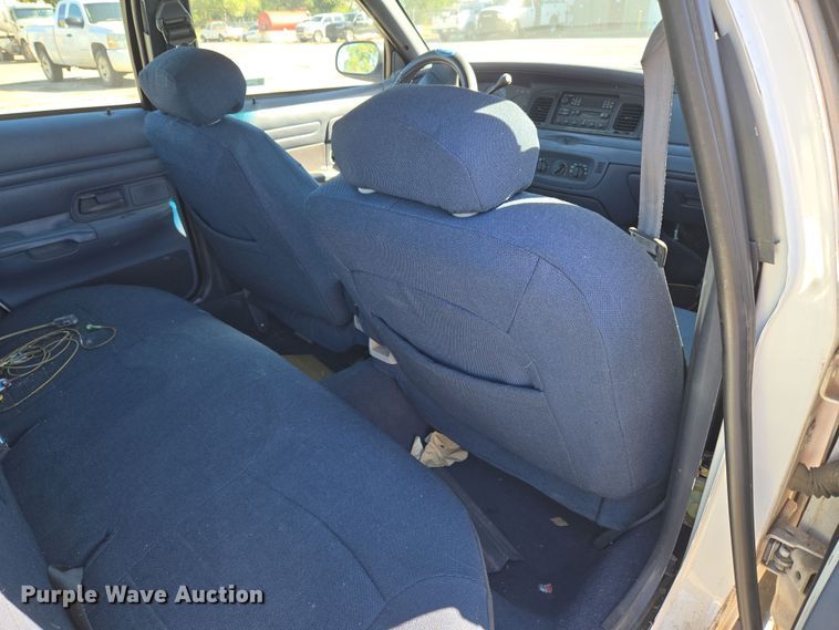 image for item EU5123 2000 Ford Crown Victoria Police Interceptor 