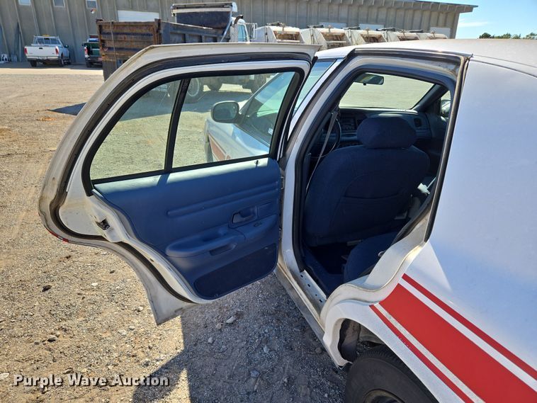 image for item EU5123 2000 Ford Crown Victoria Police Interceptor 