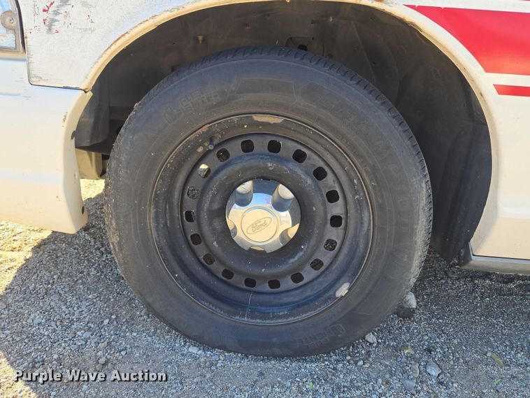 image for item EU5123 2000 Ford Crown Victoria Police Interceptor 