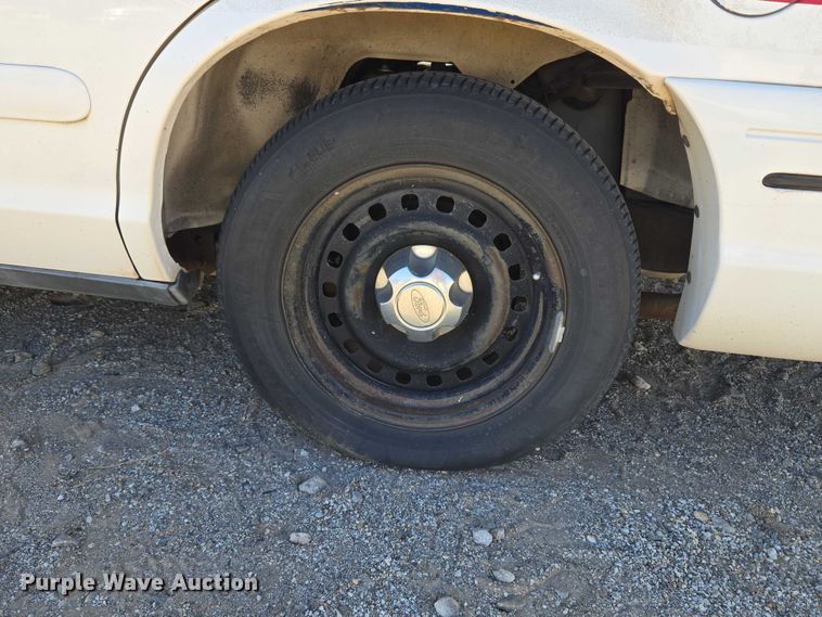 image for item EU5123 2000 Ford Crown Victoria Police Interceptor 