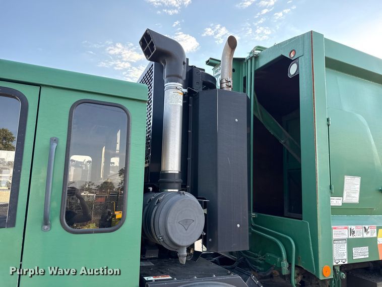 image for item EU5126 2012 Crane Carrier Low Entry refuse truck