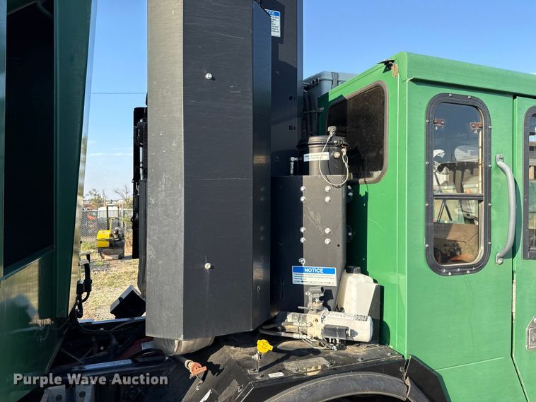 image for item EU5126 2012 Crane Carrier Low Entry refuse truck