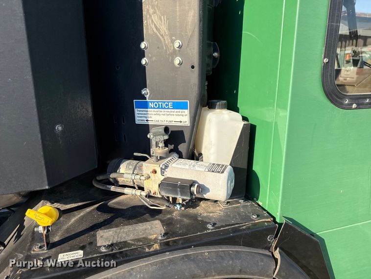 image for item EU5126 2012 Crane Carrier Low Entry refuse truck