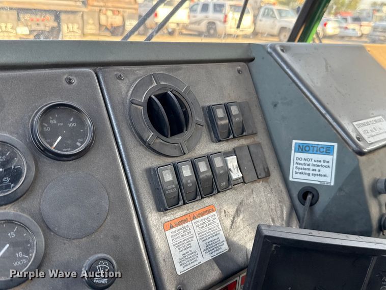 image for item EU5126 2012 Crane Carrier Low Entry refuse truck