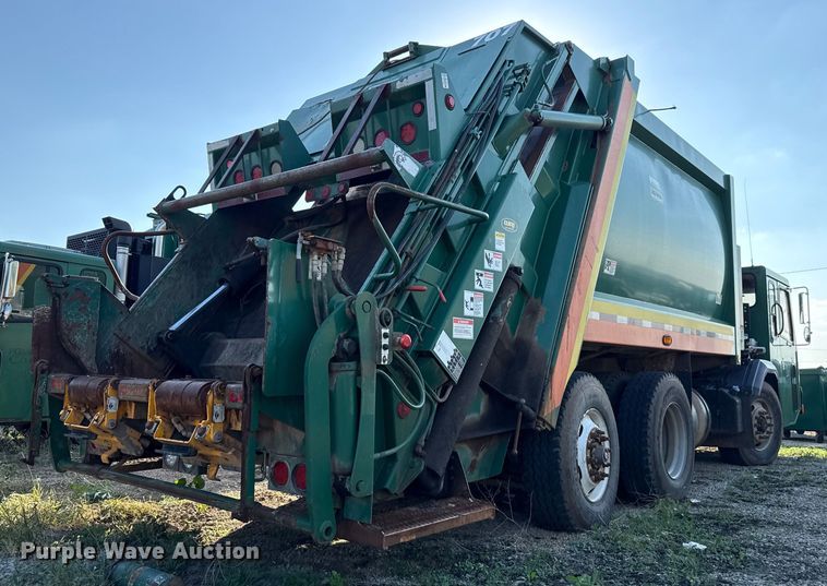 image for item EU5129 2016 Crane Carrier Low Entry refuse truck