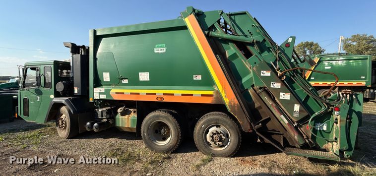 image for item EU5129 2016 Crane Carrier Low Entry refuse truck