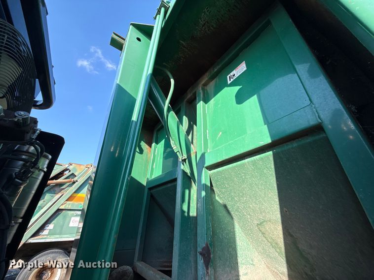 image for item EU5129 2016 Crane Carrier Low Entry refuse truck