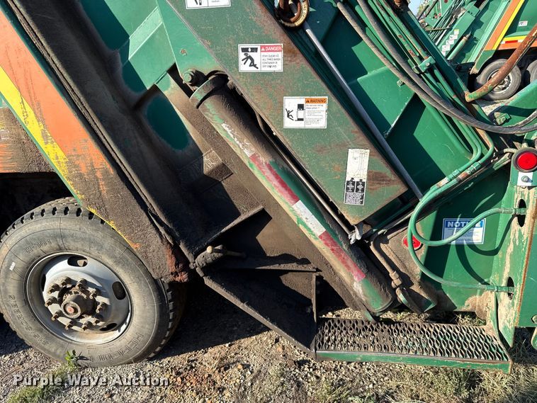 image for item EU5129 2016 Crane Carrier Low Entry refuse truck