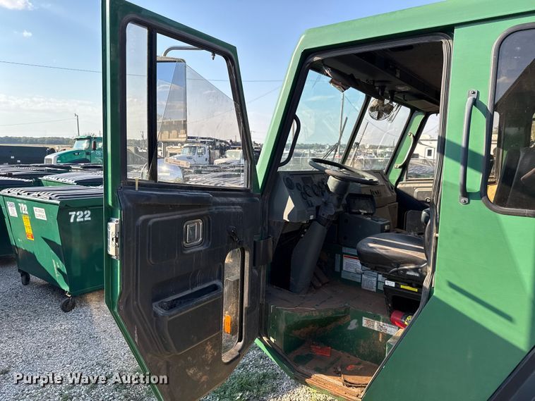 image for item EU5129 2016 Crane Carrier Low Entry refuse truck