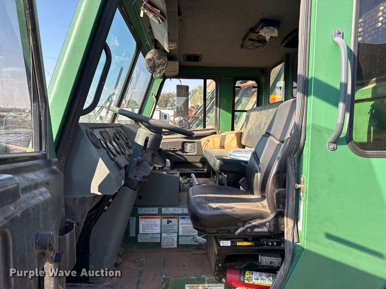 image for item EU5129 2016 Crane Carrier Low Entry refuse truck