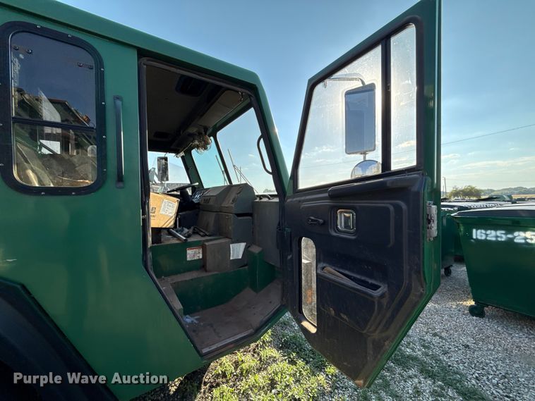 image for item EU5129 2016 Crane Carrier Low Entry refuse truck