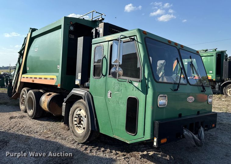 image for item EU5130 2015 Crane Carrier Low Entry refuse truck